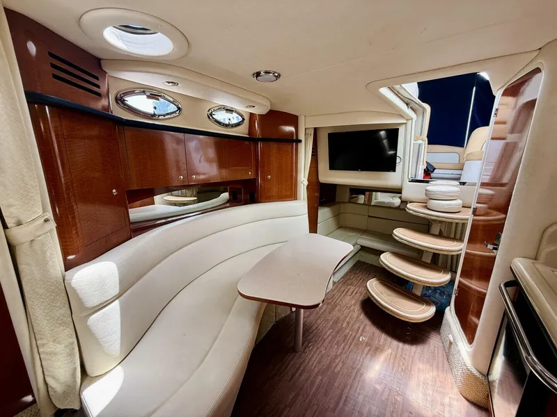 Slide: The Image of Sea Ray 320 Sundancer 2004 - 22