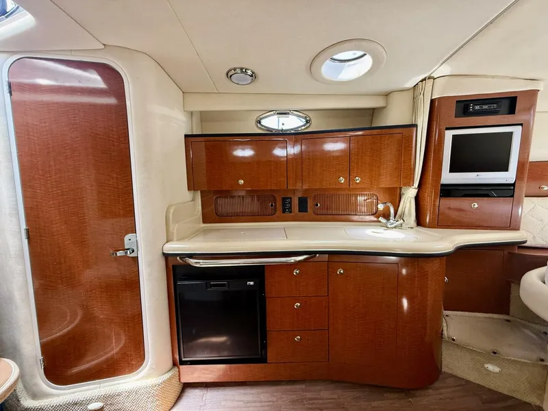 Slide: The Image of Sea Ray 320 Sundancer 2004 - 24