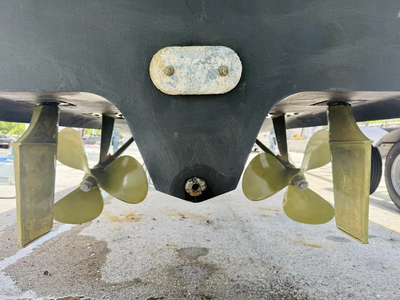 Slide: The Image of Sea Ray 320 Sundancer 2004 - 27