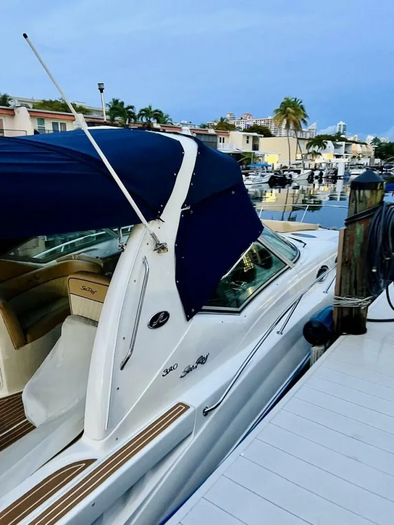 Slide: The Image of Sea Ray 320 Sundancer 2004 - 3