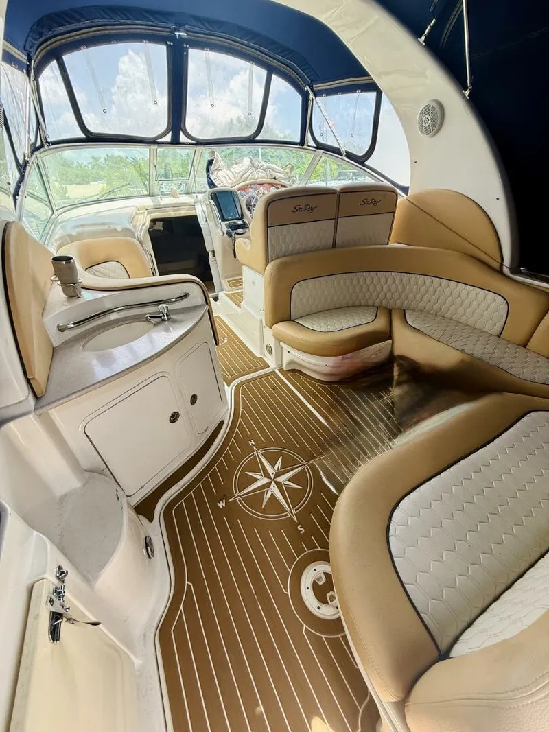 Slide: The Image of Sea Ray 320 Sundancer 2004 - 9