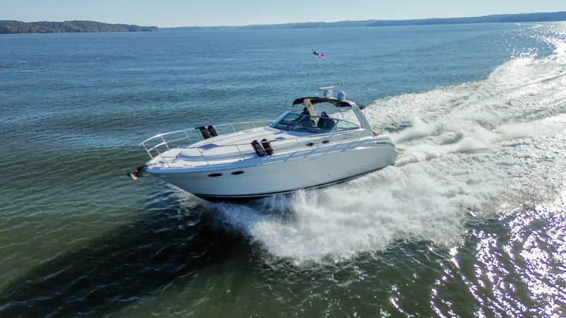 Slide: The Image of Sea Ray 2000 - 10