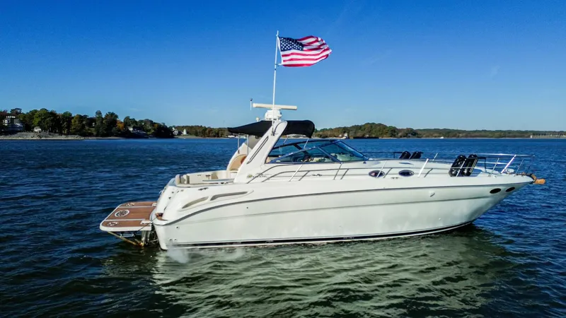 Slide: The Image of Sea Ray 2000 - 22