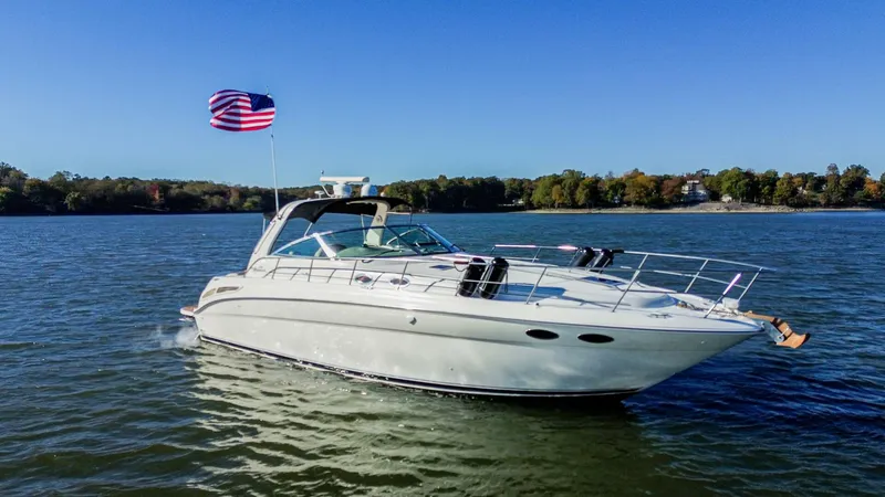 Slide: The Image of Sea Ray 2000 - 23