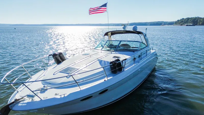 Slide: The Image of Sea Ray 2000 - 25