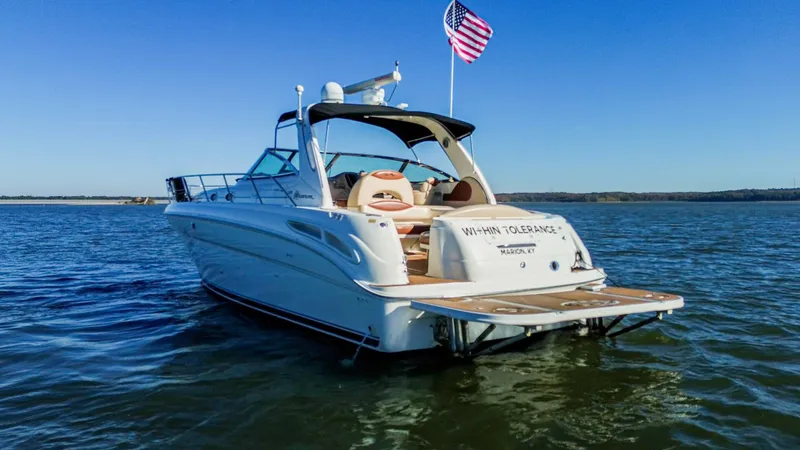 Slide: The Image of Sea Ray 2000 - 28