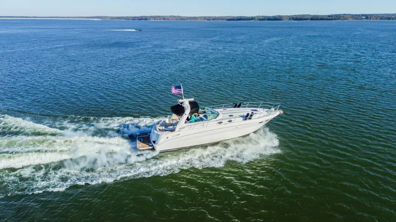Slide: The Image of Sea Ray 2000 - 6