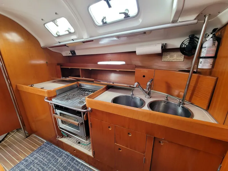 Slide: The Image of Beneteau 42s7 1996 - 37