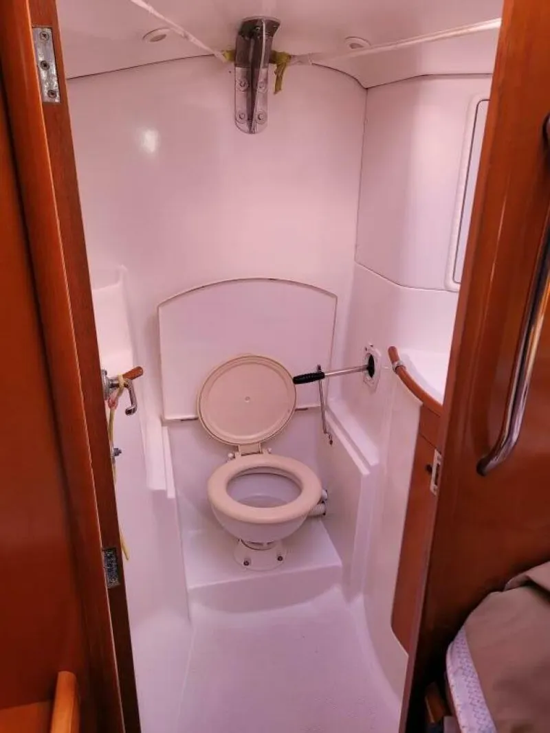 Slide: The Image of Beneteau 42s7 1996 - 39
