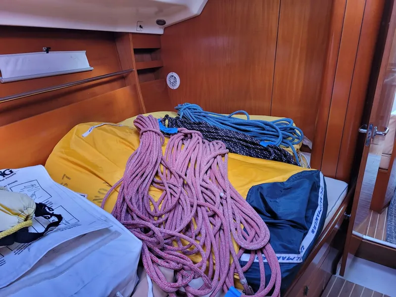 Slide: The Image of Beneteau 42s7 1996 - 40