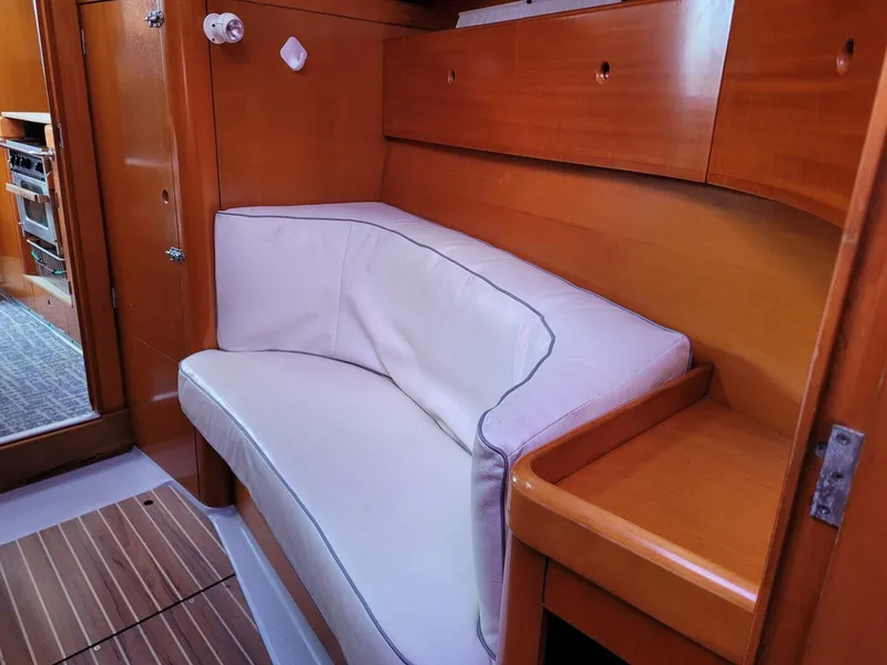 Slide: The Image of Beneteau 42s7 1996 - 41