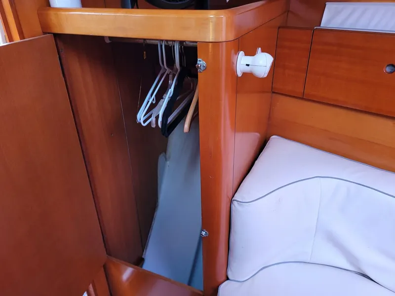 Slide: The Image of Beneteau 42s7 1996 - 42