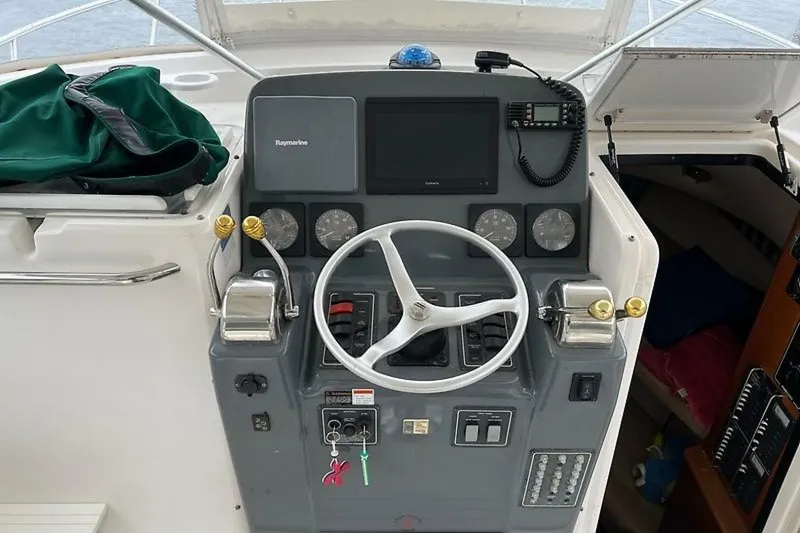 Slide: The Image of Pursuit 3000 Offshore 2001 - 12