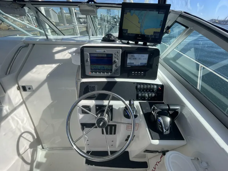 Slide: The Image of Boston Whaler 285 Conquest 2001 - 14