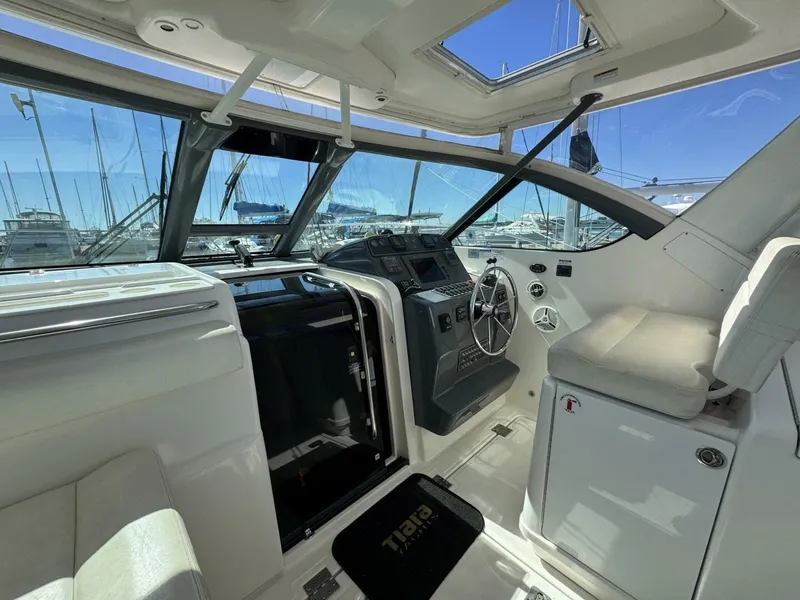 Slide: The Image of Tiara 3200 Open 2005 - 25