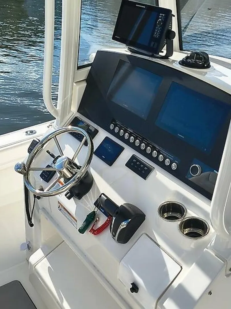 Slide: The Image of Regulator Marine 26 XO 2023 - 12