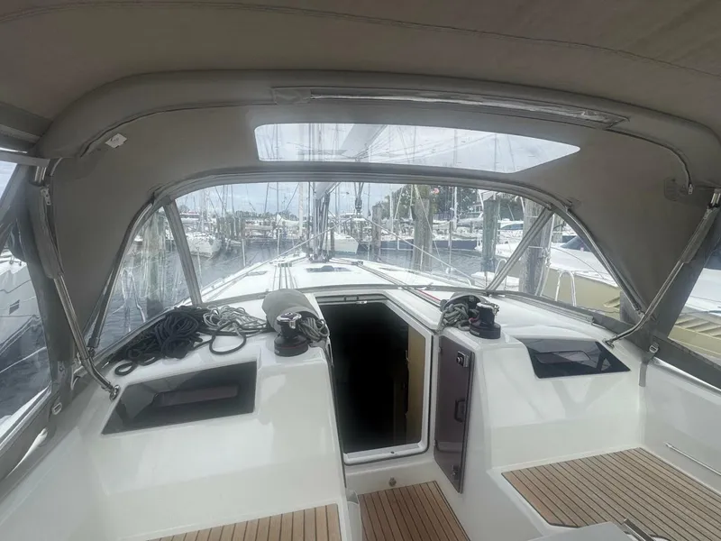 Slide: The Image of Beneteau Oceanis 40.1 2022 - 18