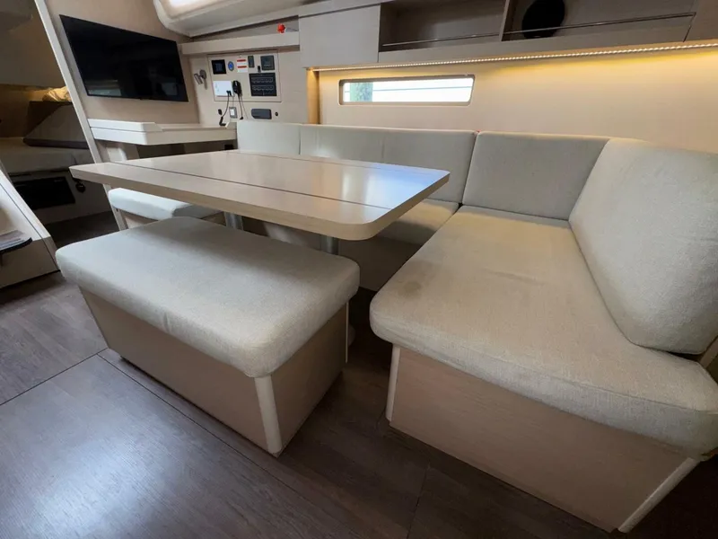 Slide: The Image of Beneteau Oceanis 40.1 2022 - 27