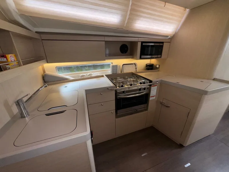 Slide: The Image of Beneteau Oceanis 40.1 2022 - 33