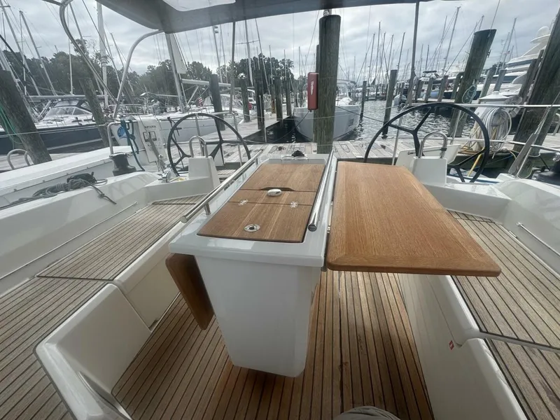 Slide: The Image of Beneteau Oceanis 40.1 2022 - 8