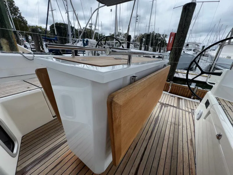 Slide: The Image of Beneteau Oceanis 40.1 2022 - 9