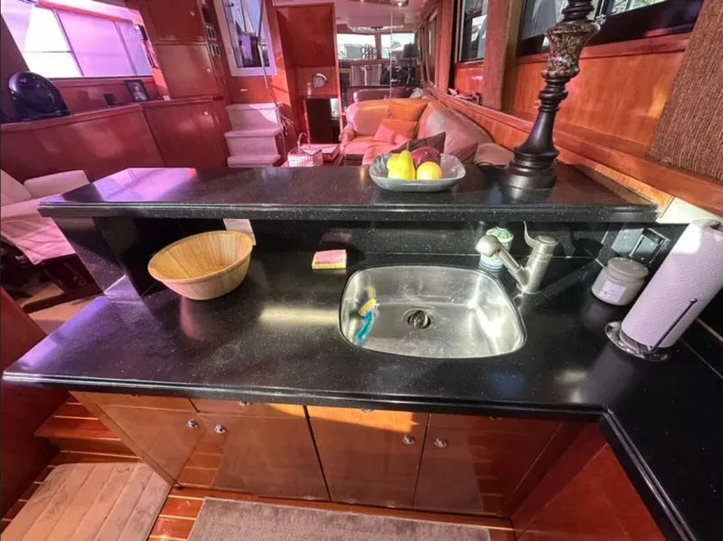 Slide: The Image of Hatteras 48 Cockpit Motor Yacht 1994 - 17