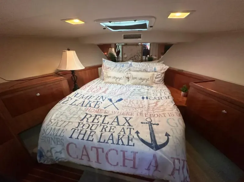 Slide: The Image of Hatteras 48 Cockpit Motor Yacht 1994 - 20