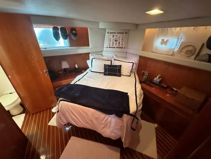 Slide: The Image of Hatteras 48 Cockpit Motor Yacht 1994 - 22
