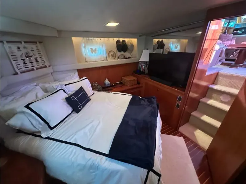 Slide: The Image of Hatteras 48 Cockpit Motor Yacht 1994 - 23