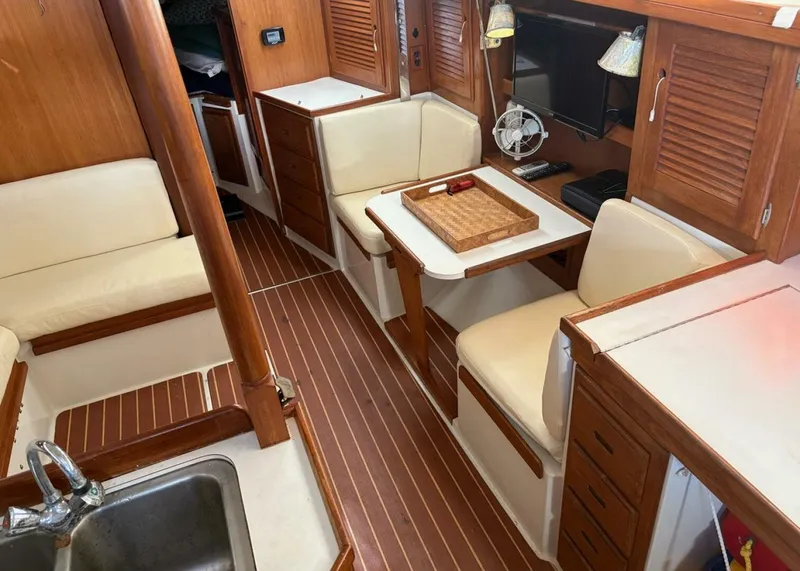 Slide: The Image of Catalina Sloop 1992 - 3