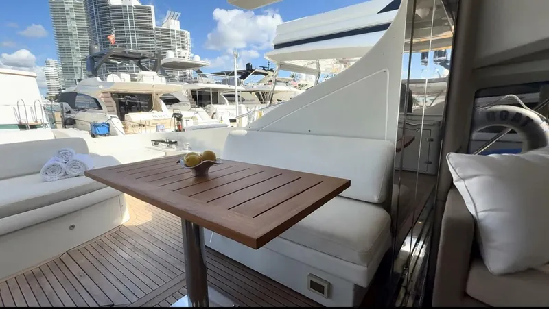 Slide: The Image of Azimut 68S 2011 - 11