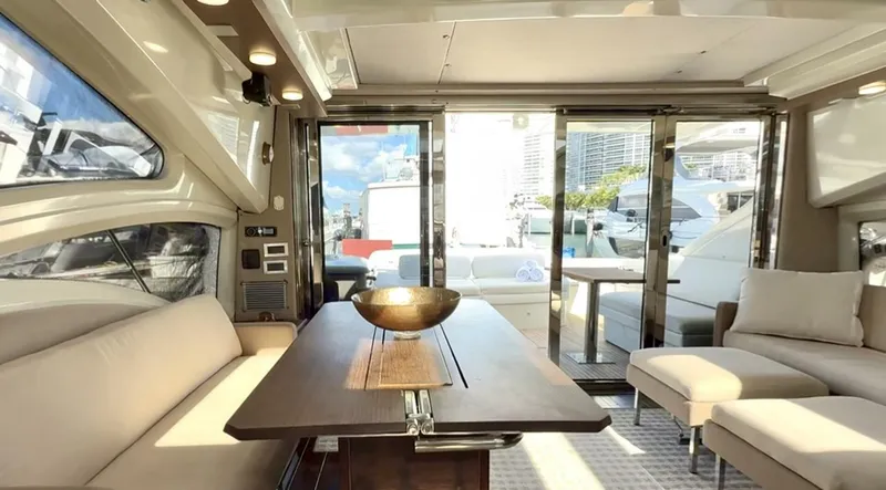 Slide: The Image of Azimut 68S 2011 - 15