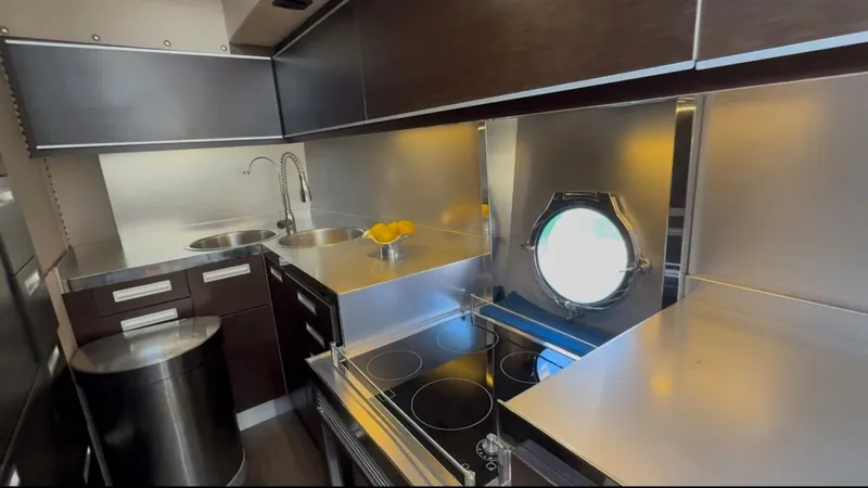 Slide: The Image of Azimut 68S 2011 - 18