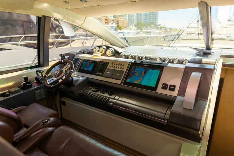Slide: The Image of Azimut 68S 2011 - 19