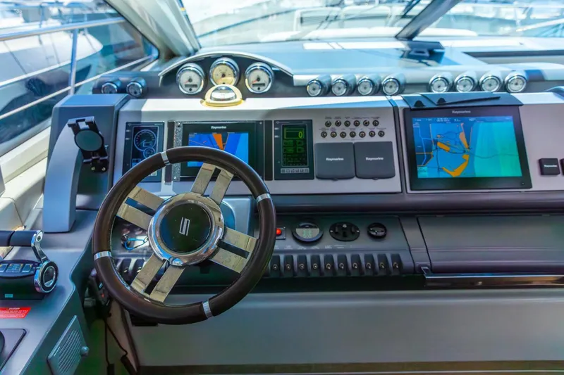 Slide: The Image of Azimut 68S 2011 - 20
