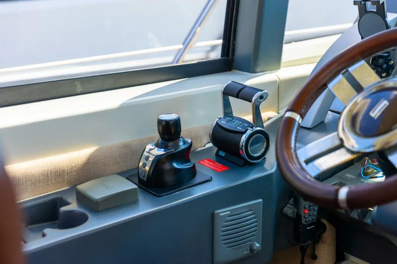 Slide: The Image of Azimut 68S 2011 - 21