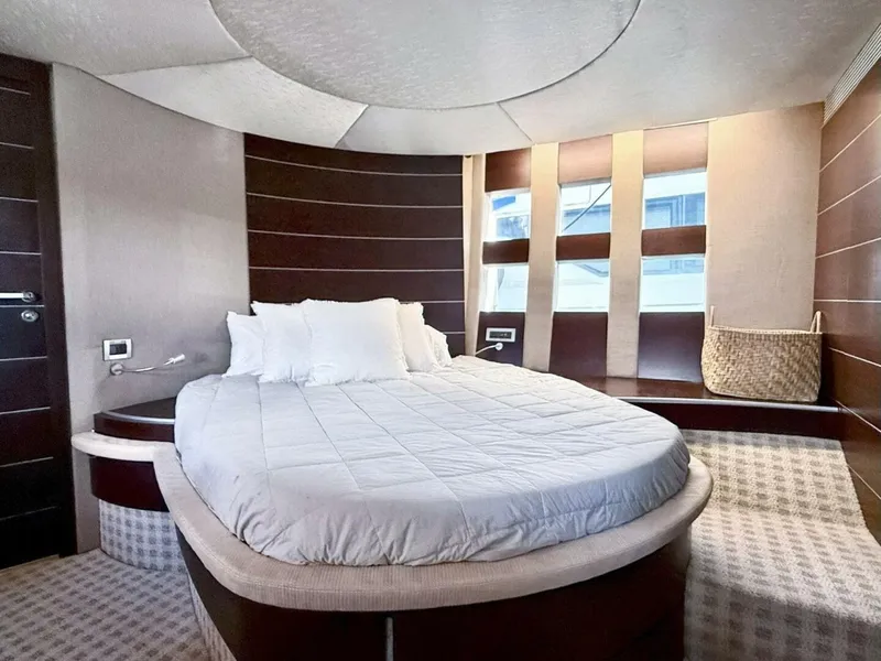 Slide: The Image of Azimut 68S 2011 - 23