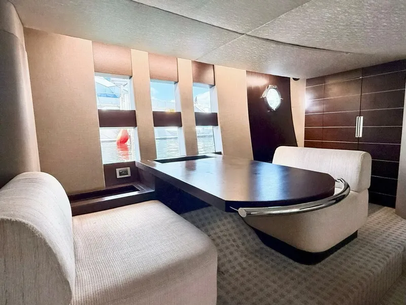 Slide: The Image of Azimut 68S 2011 - 24