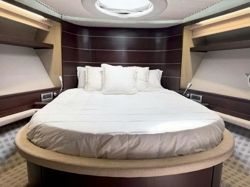 Slide: The Image of Azimut 68S 2011 - 25