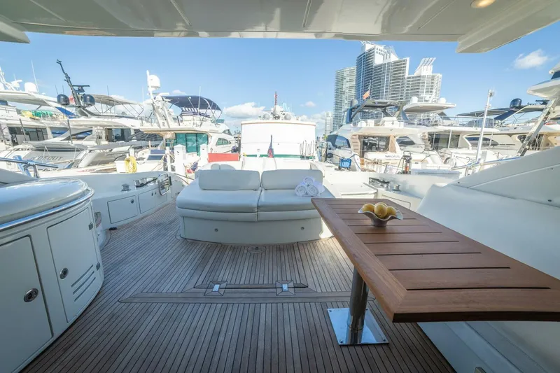 Slide: The Image of Azimut 68S 2011 - 8