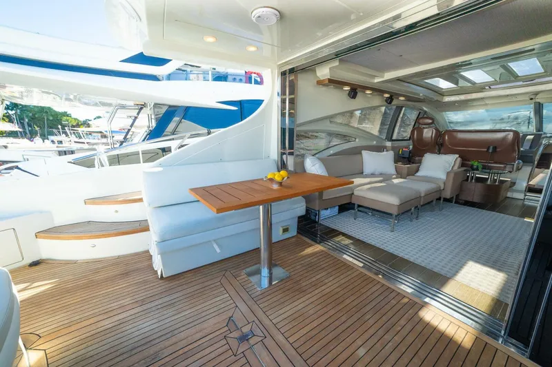 Slide: The Image of Azimut 68S 2011 - 9