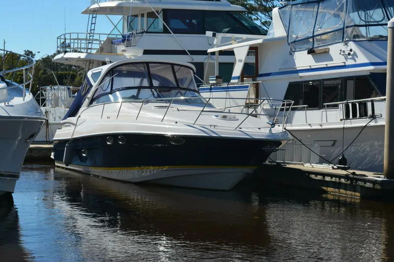 The Image of Regal 3760 Sportyacht 2007 - 0
