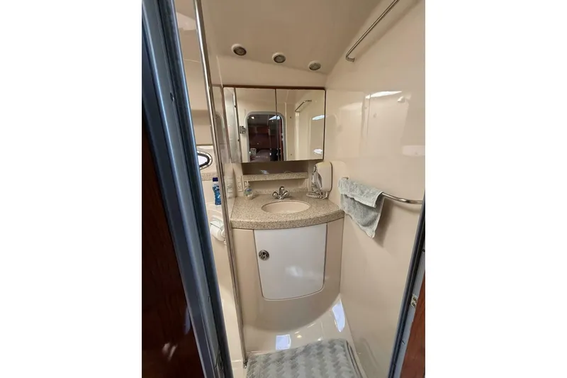 Slide: The Image of Regal 3760 Sportyacht 2007 - 31