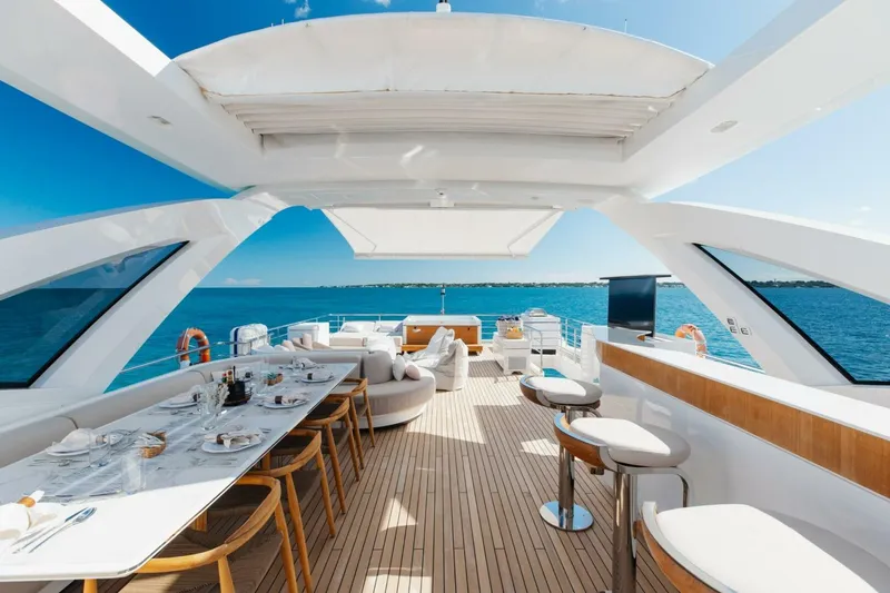 Slide: The Image of Azimut 2023 Grande 32 Metri 2023 - 10