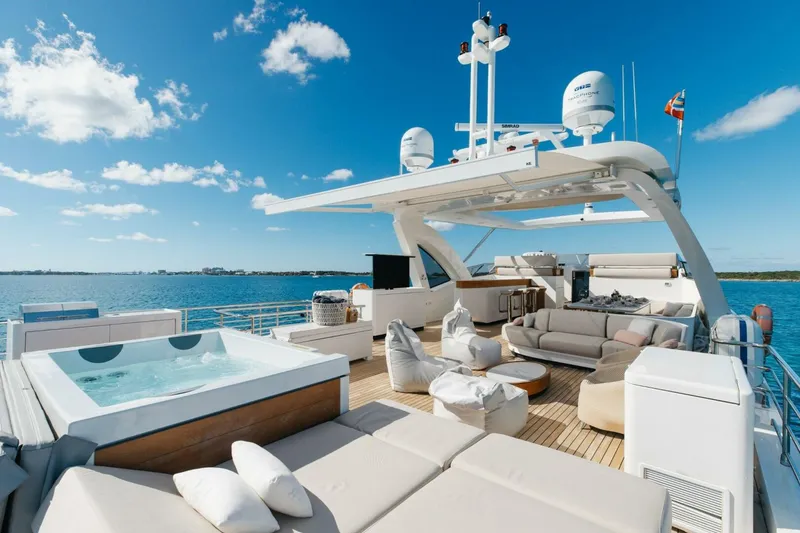 Slide: The Image of Azimut 2023 Grande 32 Metri 2023 - 11
