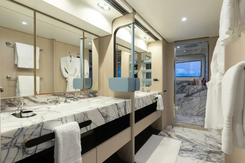Slide: The Image of Azimut 2023 Grande 32 Metri 2023 - 7