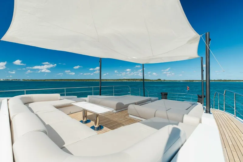 Slide: The Image of Azimut 2023 Grande 32 Metri 2023 - 9