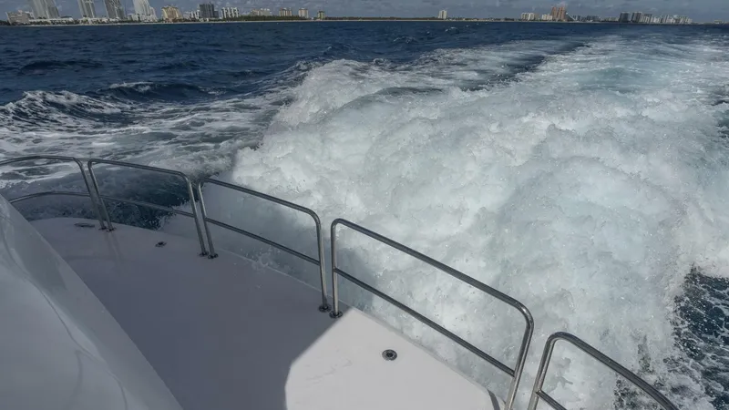 Slide: The Image of Hatteras 80 2007 - 10