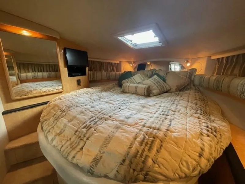 Slide: The Image of Sea Ray 370 Sundancer 1998 - 29