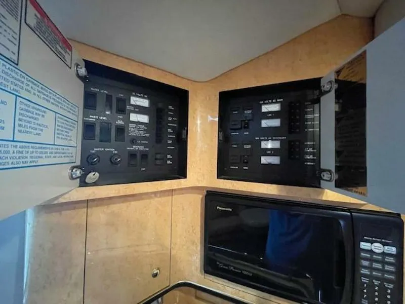 Slide: The Image of Sea Ray 370 Sundancer 1998 - 37